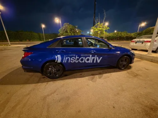 Hyundai Elantra 2021 Dark Blue Automatic Used for Sale in Madinaty - 9