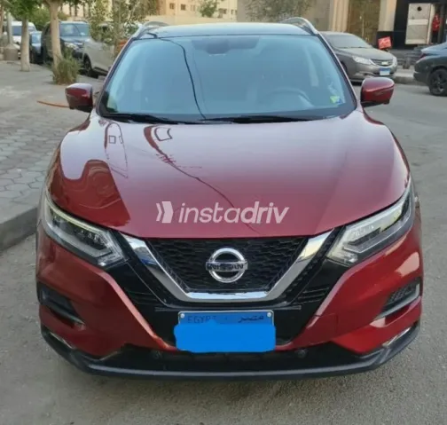 نيسان قشقاي 2019 أحمر غامق أوتوماتيك مستعملة للبيع في القاهرة - 1