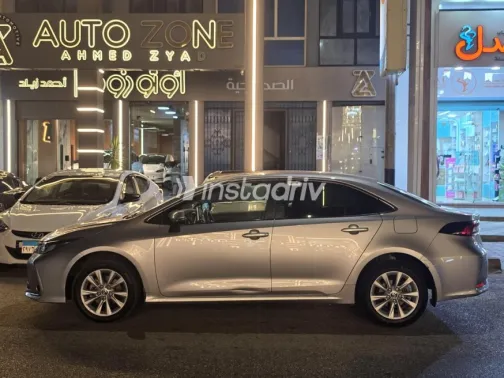 Toyota Corolla 2023 Silver Automatic Used for Sale in Damietta - 3