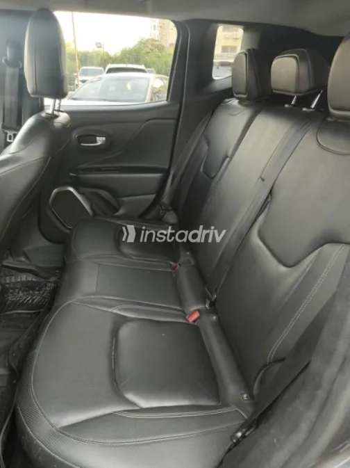 Jeep Renegade 2019 Brown Automatic Used for Sale in Maadi - 8