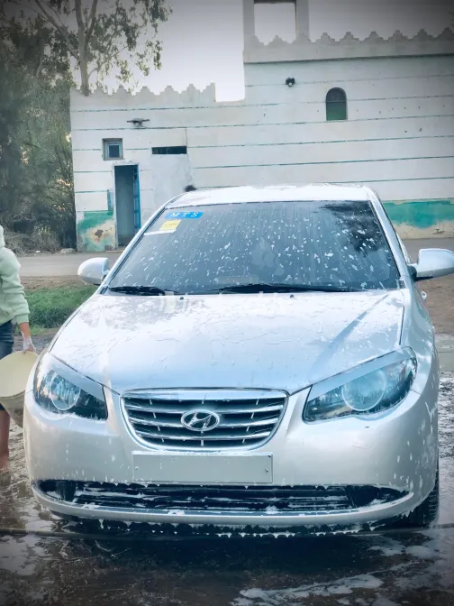 Hyundai Avante 2010 Silver Manual Used for Sale in Greater Cairo ( Cairo + Giza) - 2