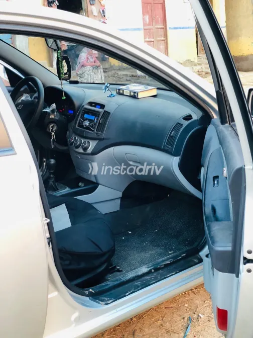 Hyundai Avante 2010 Silver Manual Used for Sale in Greater Cairo ( Cairo + Giza) - 5