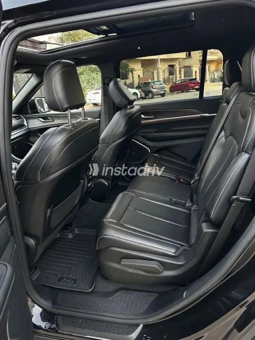 Jeep Grand Cherokee 2024 Black Automatic Used for Sale in Greater Cairo ( Cairo + Giza) - 3