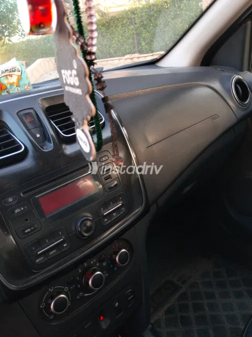 رينو سانديرو 2019 رمادي أوتوماتيك مستعملة للبيع في القاهرة الكبرى ( القاهرة - الجيزة) - 3
