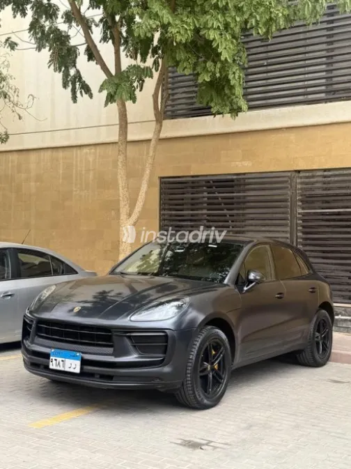 بورش ماكان 2022 رمادي أوتوماتيك مستعملة للبيع في مدينة الشيخ زايد - 2