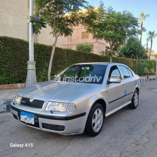 Skoda Octavia A4 2002 Silver Automatic Used for Sale in Alexandria - 3