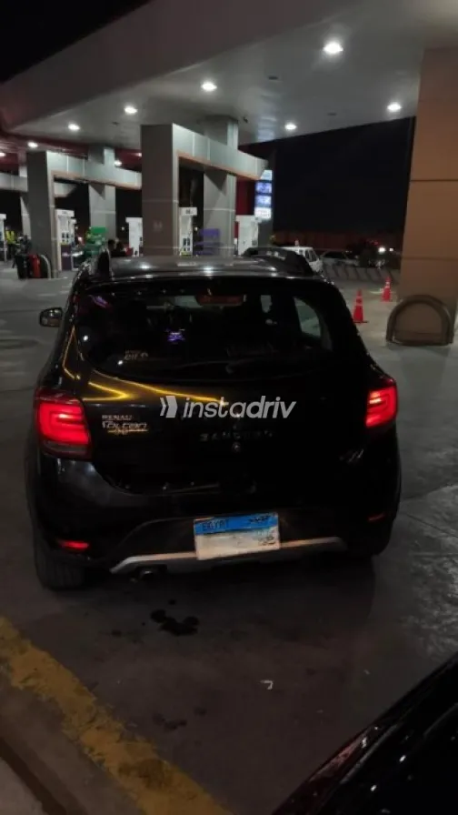 Renault Sandero Step Way 2018 Black Automatic Used for Sale in Cairo - 4
