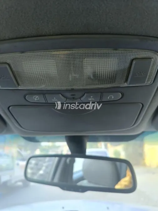 Hyundai Avante 2005 Silver Automatic Used for Sale in Faiyum - 7