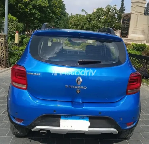 Renault Sandero Step Way 2018 Dark Blue Automatic Used for Sale in Heliopolis - 4