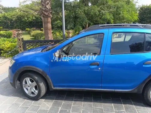 Renault Sandero Step Way 2018 Dark Blue Automatic Used for Sale in Heliopolis - 7