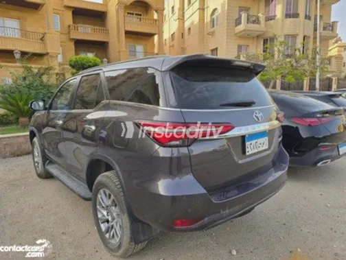 تويوتا فورتشنر 2023 أسود أوتوماتيك مستعملة للبيع في القاهرة الكبرى ( القاهرة - الجيزة) - 3