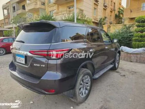 تويوتا فورتشنر 2023 أسود أوتوماتيك مستعملة للبيع في القاهرة الكبرى ( القاهرة - الجيزة) - 10