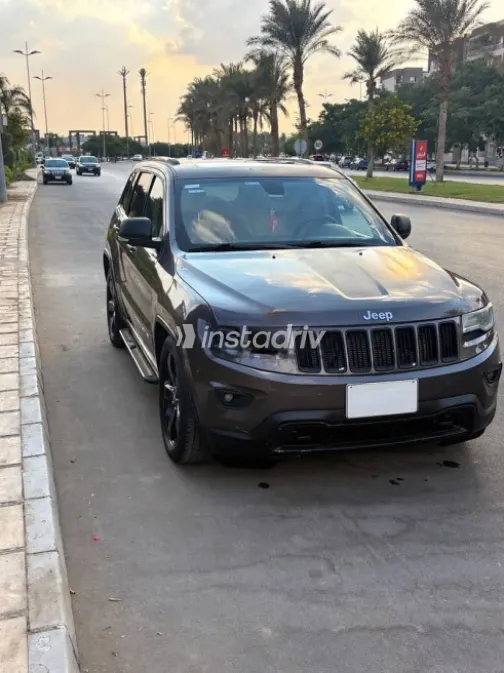 Jeep Grand Cherokee 2014 Gray Automatic Used for Sale in Cairo - 1