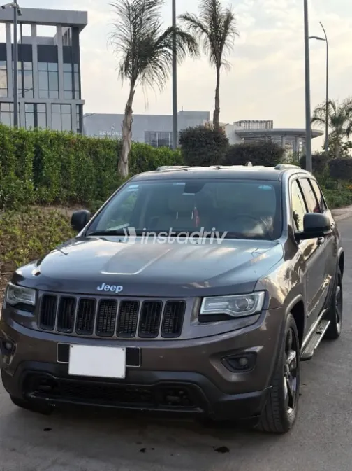 Jeep Grand Cherokee 2014 Gray Automatic Used for Sale in Cairo - 2
