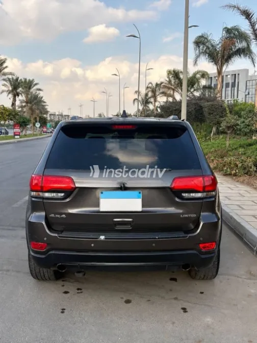 Jeep Grand Cherokee 2014 Gray Automatic Used for Sale in Cairo - 3