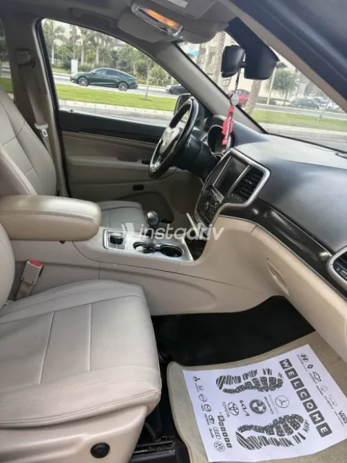 Jeep Grand Cherokee 2014 Gray Automatic Used for Sale in Cairo - 8