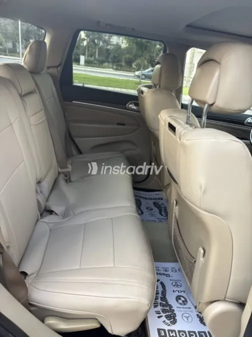 Jeep Grand Cherokee 2014 Gray Automatic Used for Sale in Cairo - 9