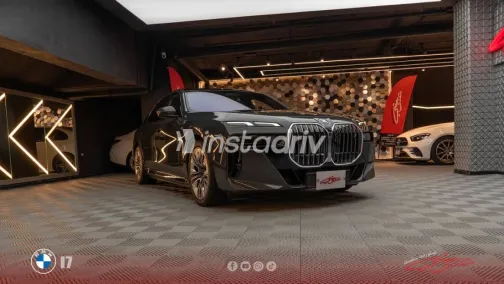 بي ام دبليو اى 7 2023 رمادي أوتوماتيك مستعملة للبيع في القاهرة - 4