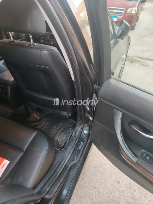 BMW 320 2010 Black Automatic Used for Sale in Greater Cairo ( Cairo + Giza) - 6