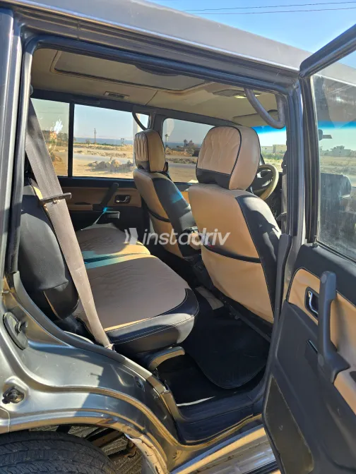ميتسوبيشي باجيرو 1999 رمادي أوتوماتيك مستعملة للبيع في القاهرة الكبرى ( القاهرة - الجيزة) - 1
