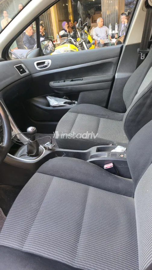 Peugeot 307 2006 Black Manual Used for Sale in Greater Cairo ( Cairo + Giza) - 2
