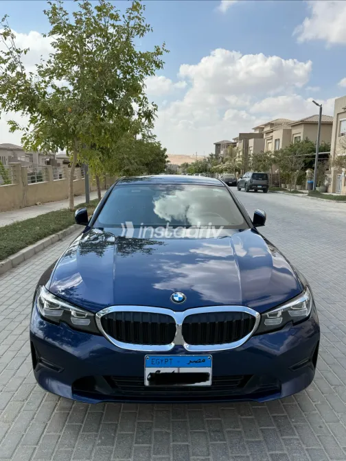 بي ام دبليو 320 2021 أبيض أوتوماتيك مستعملة للبيع في القاهرة الكبرى ( القاهرة - الجيزة) - 4