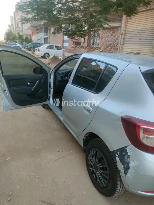 رينو سانديرو 2016 رمادي أوتوماتيك مستعملة للبيع في القاهرة الكبرى ( القاهرة - الجيزة) - 1