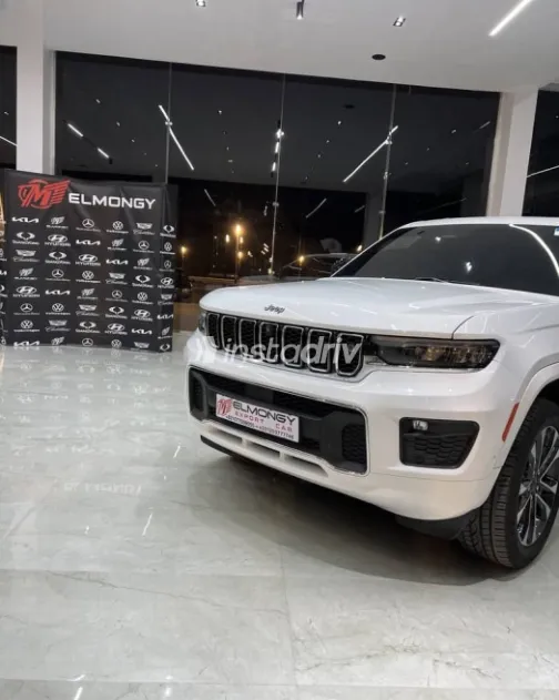 Jeep Grand Cherokee 2023 White Automatic Used for Sale in Madinaty - 1