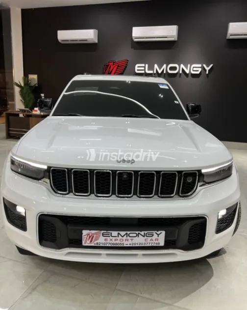 Jeep Grand Cherokee 2023 White Automatic Used for Sale in Madinaty - 2