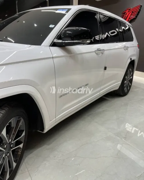 Jeep Grand Cherokee 2023 White Automatic Used for Sale in Madinaty - 3