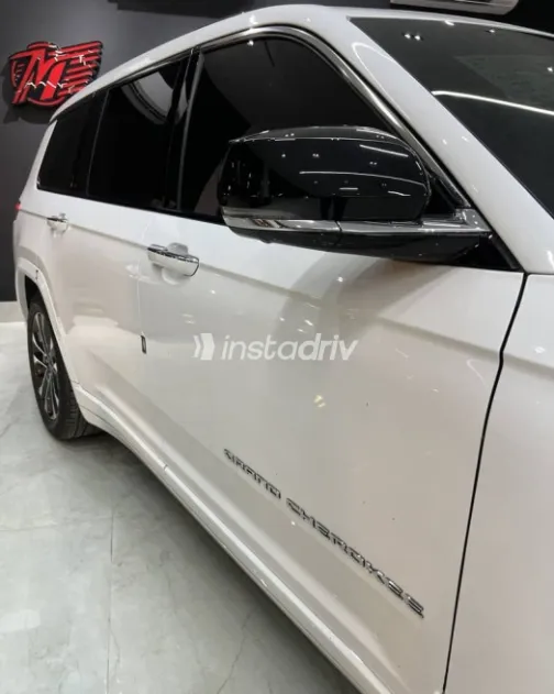 Jeep Grand Cherokee 2023 White Automatic Used for Sale in Madinaty - 4