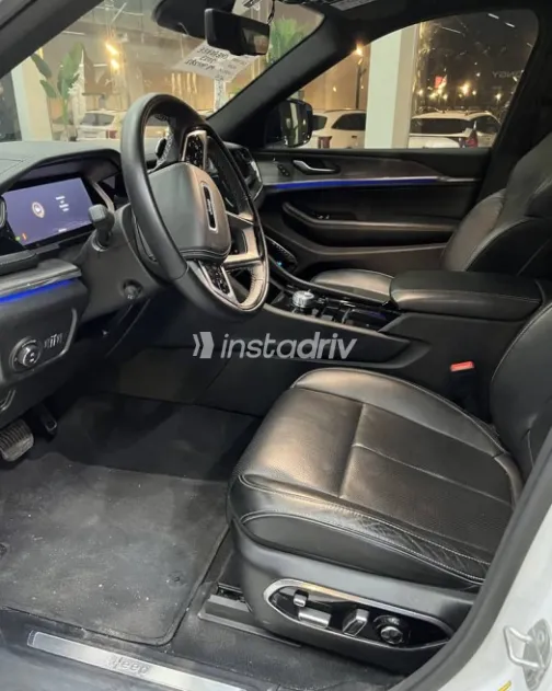 Jeep Grand Cherokee 2023 White Automatic Used for Sale in Madinaty - 6