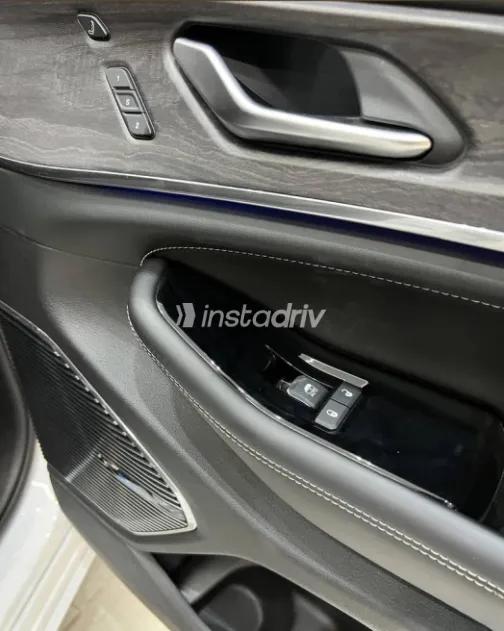 Jeep Grand Cherokee 2023 White Automatic Used for Sale in Madinaty - 9