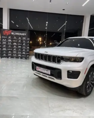 Jeep Grand Cherokee 2023 White Automatic Used for Sale in Madinaty