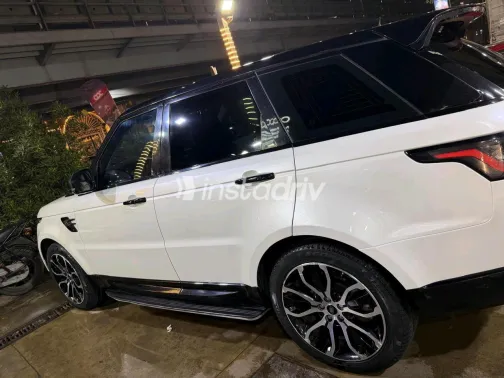 Land Rover Range Rover 2021 White Automatic Used for Sale in Greater Cairo ( Cairo + Giza) - 5