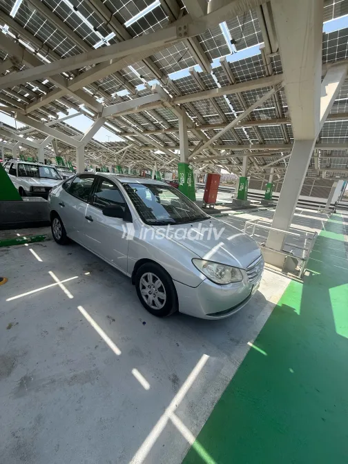 Hyundai Elantra 2010 Silver Automatic Used for Sale in Greater Cairo ( Cairo + Giza) - 3