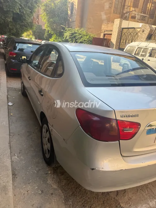 Hyundai Elantra 2010 Silver Automatic Used for Sale in Greater Cairo ( Cairo + Giza) - 4
