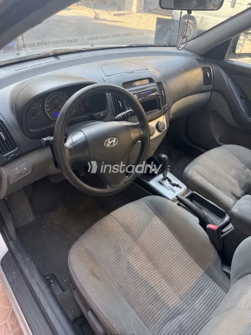 Hyundai Elantra 2010 Silver Automatic Used for Sale in Greater Cairo ( Cairo + Giza) - 5