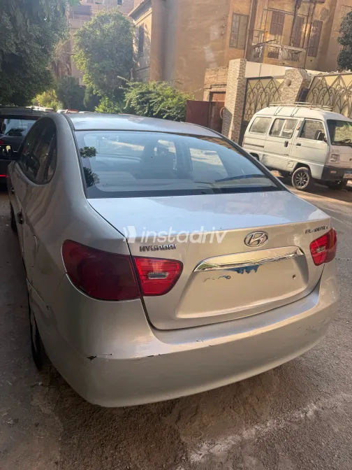 Hyundai Elantra 2010 Silver Automatic Used for Sale in Greater Cairo ( Cairo + Giza) - 7