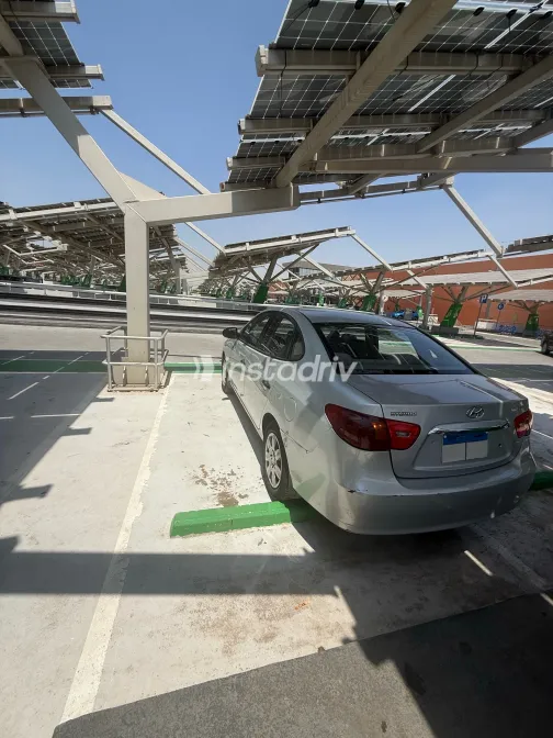 Hyundai Elantra 2010 Silver Automatic Used for Sale in Greater Cairo ( Cairo + Giza) - 9