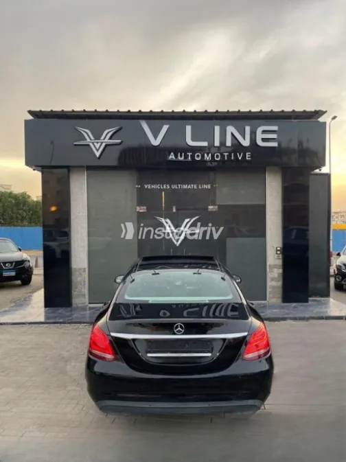 Mercedes C 180 2015 Black Automatic Used for Sale in Cairo - 3