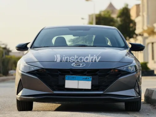 Hyundai Elantra 2022 Brown Automatic Used for Sale in Cairo - 2