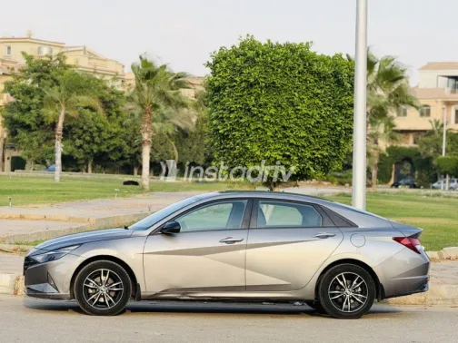 Hyundai Elantra 2022 Brown Automatic Used for Sale in Cairo - 4
