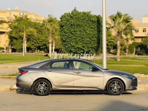 Hyundai Elantra 2022 Brown Automatic Used for Sale in Cairo - 5
