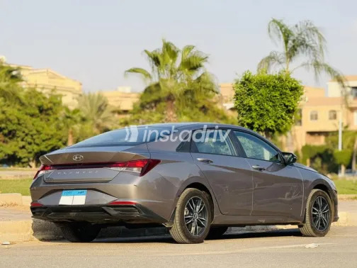 Hyundai Elantra 2022 Brown Automatic Used for Sale in Cairo - 8