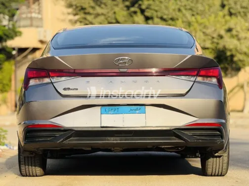 Hyundai Elantra 2022 Brown Automatic Used for Sale in Cairo - 9
