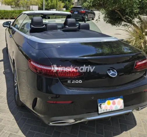Mercedes E 200 2021 Black Automatic Used for Sale in Sheikh Zayed City - 7