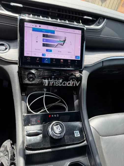 Jeep Grand Cherokee 2025 Silver Automatic Used for Sale in Greater Cairo ( Cairo + Giza) - 2