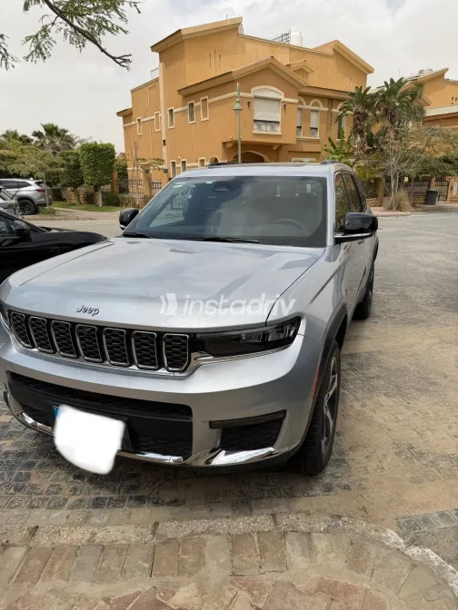 Jeep Grand Cherokee 2025 Silver Automatic Used for Sale in Greater Cairo ( Cairo + Giza) - 8