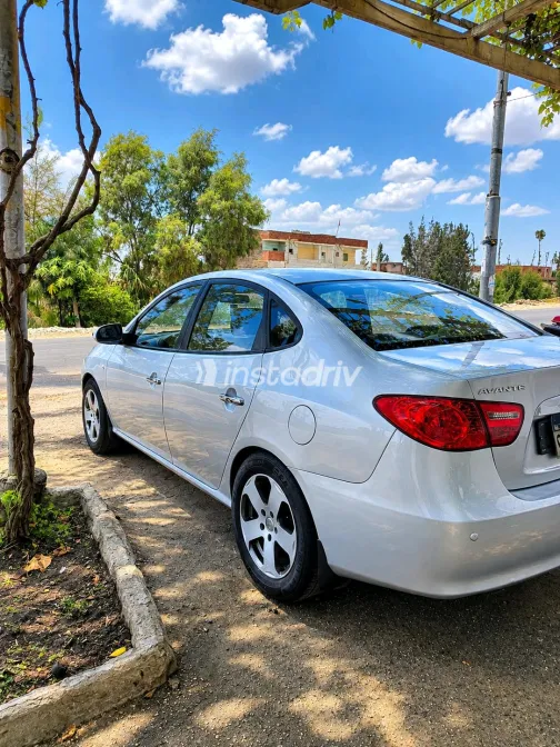 Hyundai Avante 2009 Silver Automatic Used for Sale in Greater Cairo ( Cairo + Giza) - 2